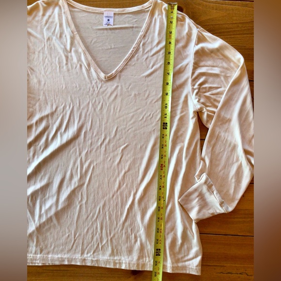 NORDSTROM INTIMATES NWT 100% SILK V NECK LAYER / LONG SLEEVES - Picture 3 of 10